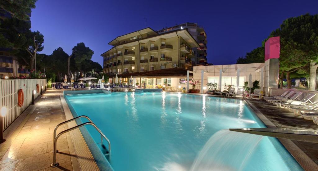 Hotel Bristol リニャーノ・サッビアドーロ エクステリア 写真