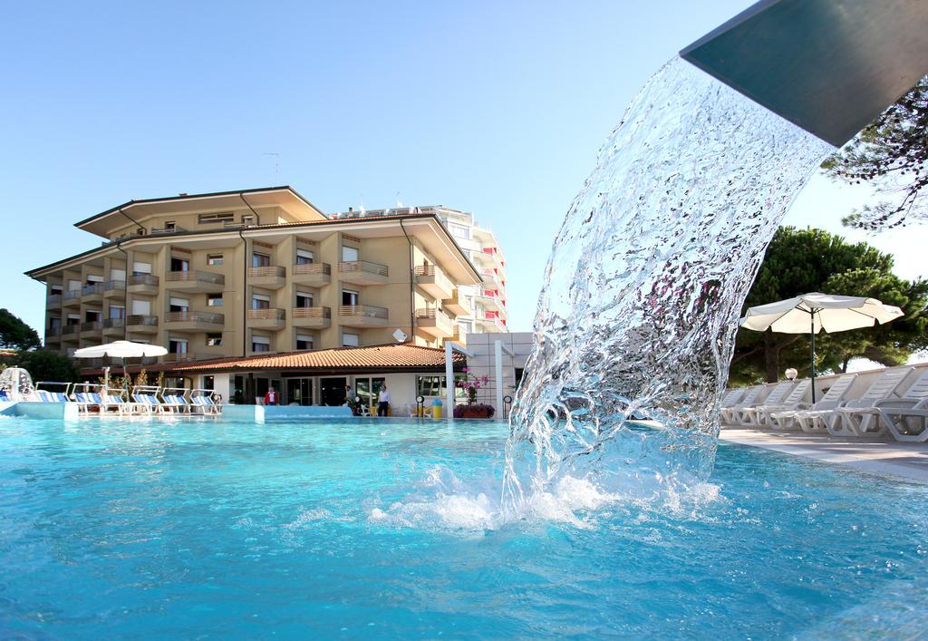 Hotel Bristol リニャーノ・サッビアドーロ エクステリア 写真