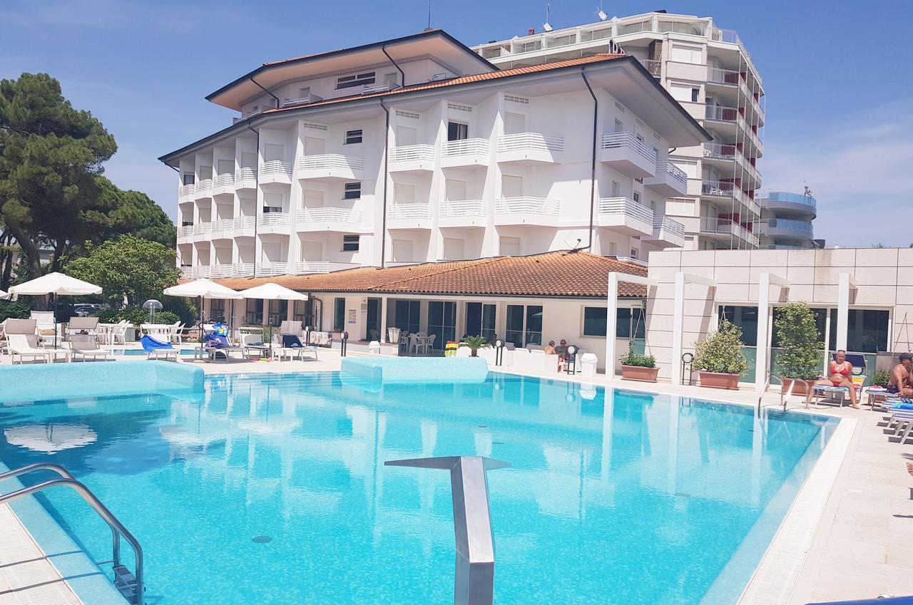 Hotel Bristol リニャーノ・サッビアドーロ エクステリア 写真