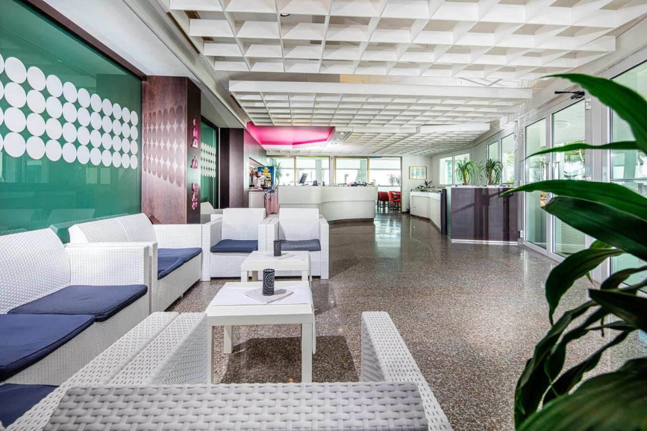 Hotel Bristol リニャーノ・サッビアドーロ エクステリア 写真